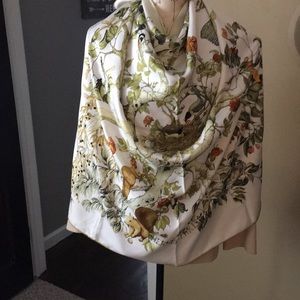 Authentic 💯 Hermes scarf ( AU COEUR DES BOIS) ❤️